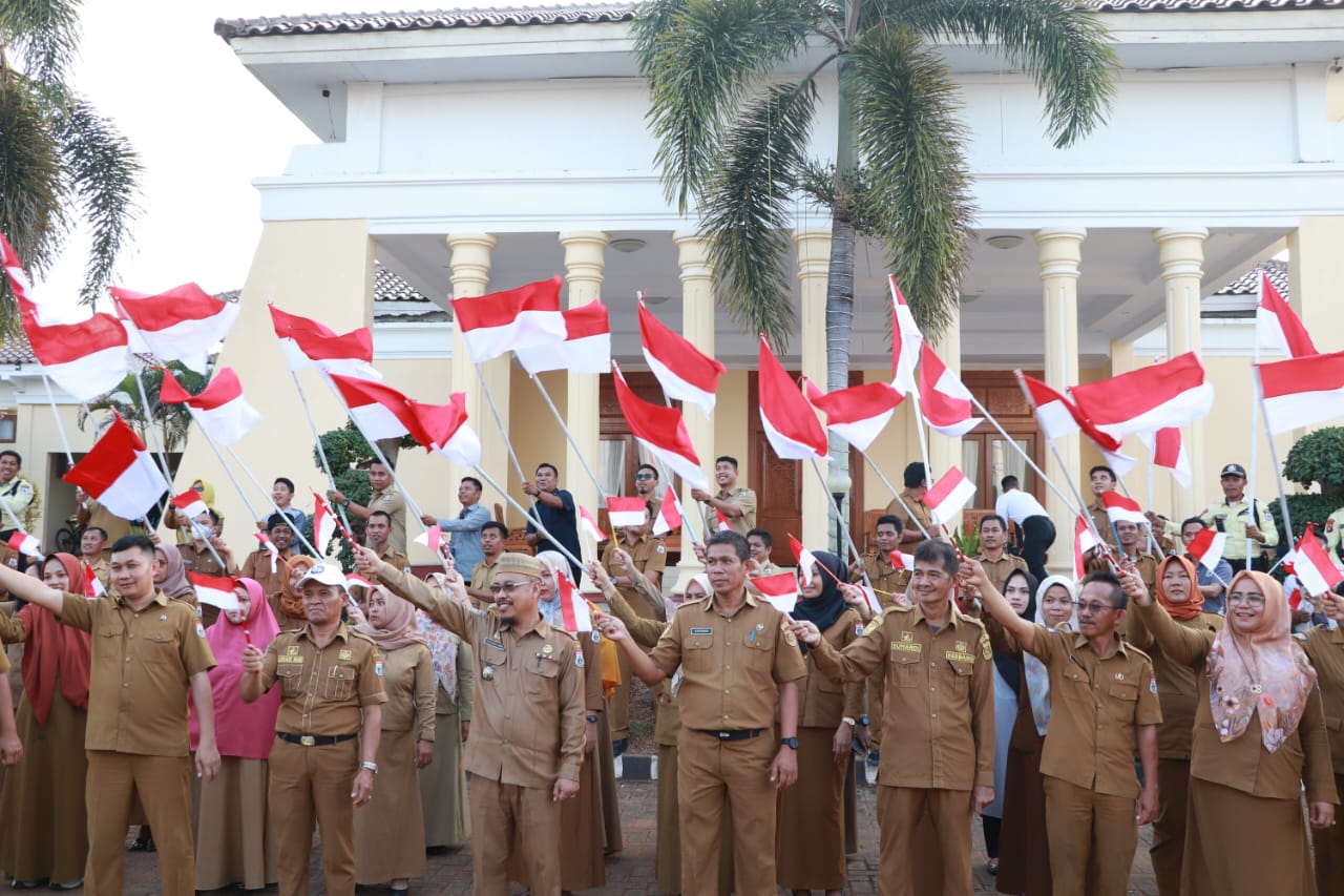 Pemprov Sulbar Canangkan Gerakan Pembagian 10 Juta Bendera Merah Putih