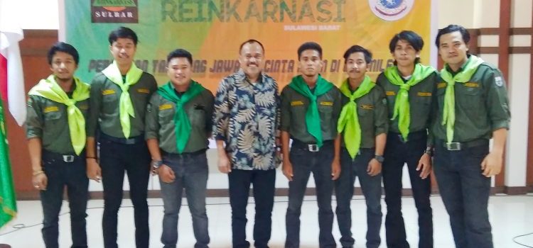 Kaban kesbangpol sulbar melantik pengurus mahasiswa pencinta alam reinkarnasi