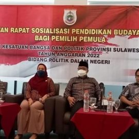 Kesbangpol Sulbar Gelar sosialisasi pendidikan budaya politik bagi pemilih pemula di Mamuju