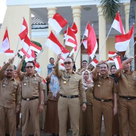 Pemprov Sulbar canangkan gerakan Pembagian 10 Juta Bendera Merah Putih di Sulbar