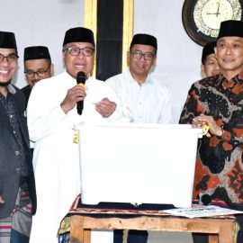 Korpri Sulbar Beri Hadiah Dua Paket Umroh Untuk Jamaah Masjid Baitul Anwar