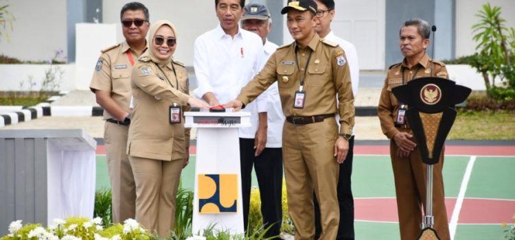 Resmikan Rehab Rekon Bangunan Pasca Gempa Presiden Joko Widodo Pastikan Kebutuhan Pendukung di SMKN 1 Rangas Dipenuhi