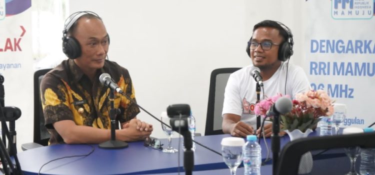 PJ Gubernur Sulbar, Prof Zudan Edukasi Pengembangan UMKM Lewat RRI Mamuju