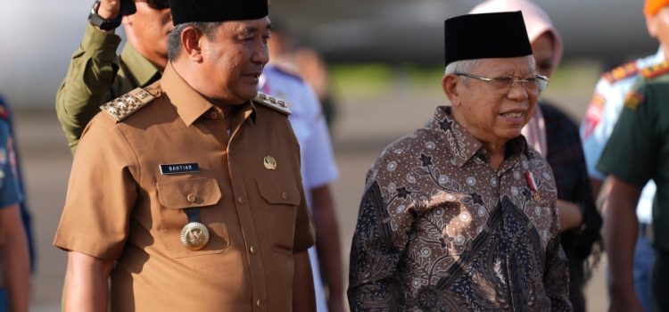 Wakil Presiden RI Tiba di Sulbar, Pj Gubernur Sulbar, Bahtiar Baharuddin Sambut Ma’ruf Amin dan Istri