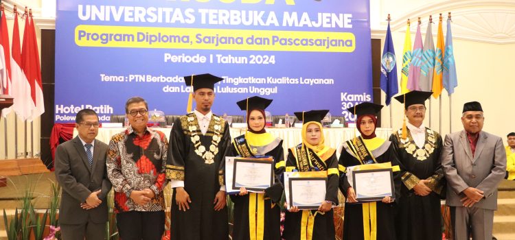 Hadiri Wisuda UT Majene, Sekprov Sulbar Beri Beasiswa S2 Bagi Wisudawan Berprestasi dan Kurang Mampu