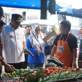 Pastikan Inflasi Terkendali, Pj Bahtiar Temui Pedagang Pasar Mamuju