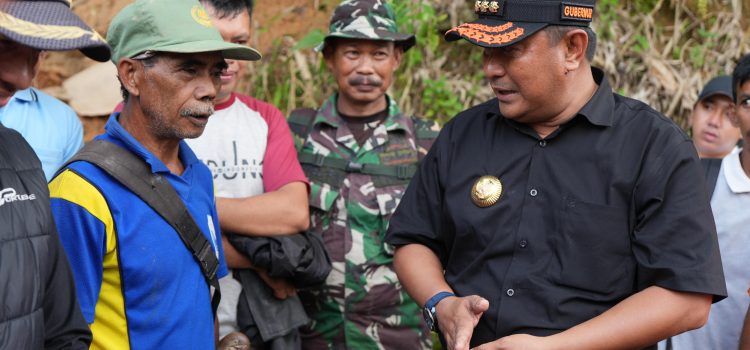 Didatangi Pj Gubernur Sulbar, Korban Longsor Mamasa “terima kasih ada kedatangannya Pak Gubernur”