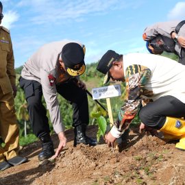 Tiada Hari Tanpa Menanam, Pj Bahtiar, Kapolda dan Forkopimda Kompak Kembali Menanam Pohon