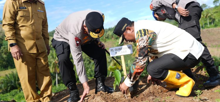 Tiada Hari Tanpa Menanam, Pj Bahtiar, Kapolda dan Forkopimda Kompak Kembali Menanam Pohon