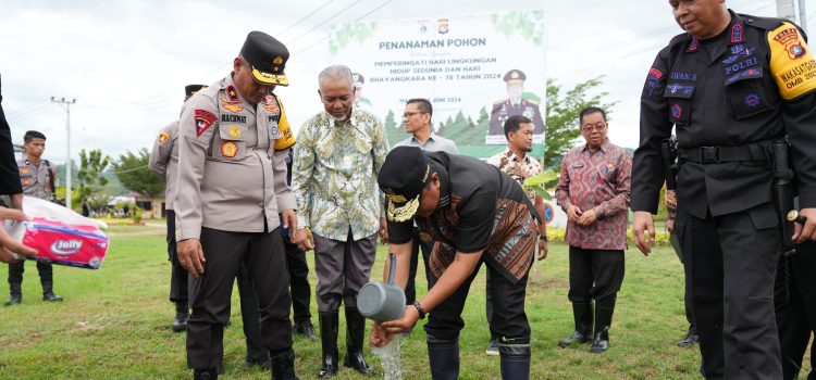 Pj Gubernur Sulbar Bahtiar Kunjungi Mako Brimob Polda Sulbar, Tanam Pohon Sukun