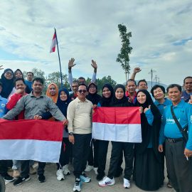 Badan Kesbangpol Provinsi Sulawesi Barat Semarakkan HUT ke-80 RI dengan Pemasangan Bendera Merah Putih di Jalur Arteri